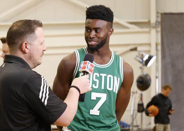 又伤一个？马卡：米利唐对阵突尼斯比赛中因肌肉不适提前离场（再添伤号？马卡：米利唐战突尼斯因肌肉不适提前退场）