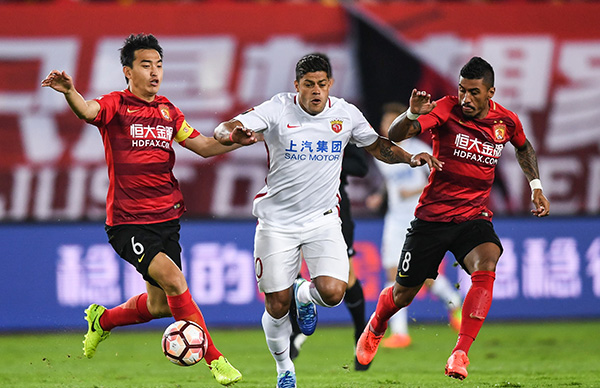 英媒盘点与主帅闹僵球员结局：小贝基恩C罗离队，希勒遭弃用（英媒梳理与主帅闹僵球员结局：贝克汉姆、基恩与C罗离队，希勒遭雪藏）