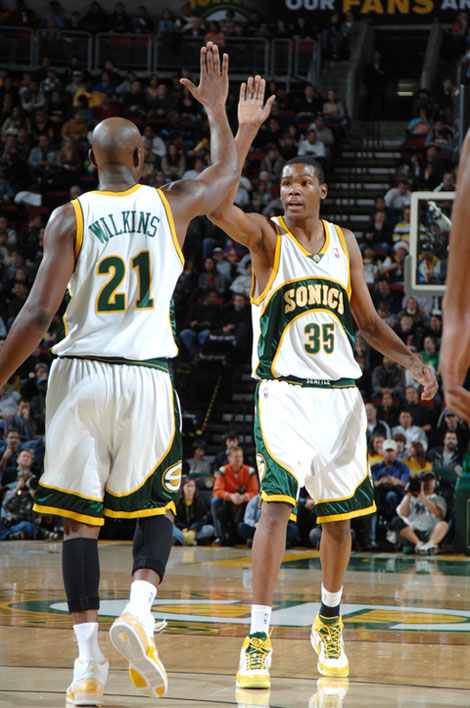 上场仅2分！拉文三分13中8爆砍42+6率队爆冷热火（上一战仅得2分！拉文三分13投8中轰42+6，率队爆冷击败热火）