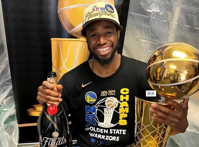 技惊四座，麦克托米奈开场3分钟为苏格兰打入一粒精彩的倒钩（麦克托米奈开场3分钟倒钩破门，技惊四座）