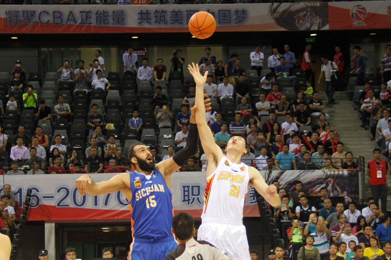 中国选手拿下世锦赛冠军（中国选手夺得世锦赛冠军）