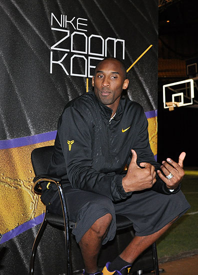 沪媒：柔佛48次射门无法叩开海港大门，替补门将陈威一战封神（沪媒：柔佛48脚轰门仍无解，海港替补门将陈威神勇一战成名）