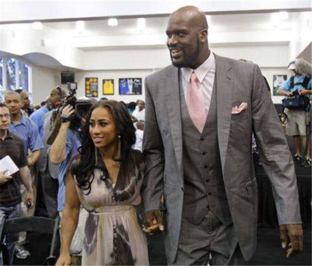 减压，图片报：多特高层几乎每周都与乔布进行单独交流（《图片报》：为减压，多特高层几乎每周与乔布单独沟通）