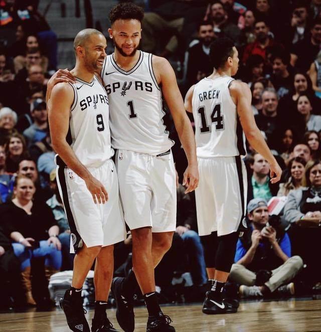 世界杯｜中国球迷不用熬夜？开赛时间不尽相同，心仪比赛定好闹钟（世界杯开球时间不一，中国球迷未必熬夜，心仪比赛记得设闹钟）