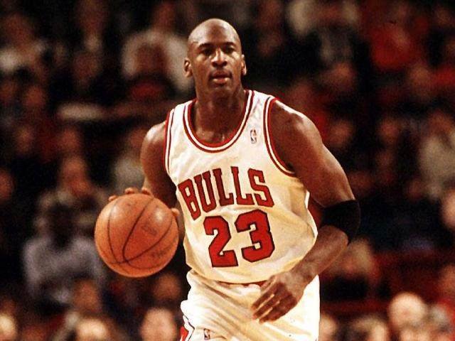 非常不满，贝林厄姆赛后怒喷第四官员：你＊＊真是个混蛋、白痴（极度不满！贝林厄姆赛后怒斥第四官员，爆粗口痛骂对方）